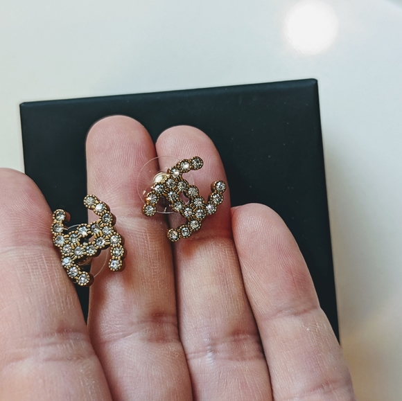 SOLD Auth RARE Chanel bronze w/ crystal CC earrings! - Picture 4 of 5